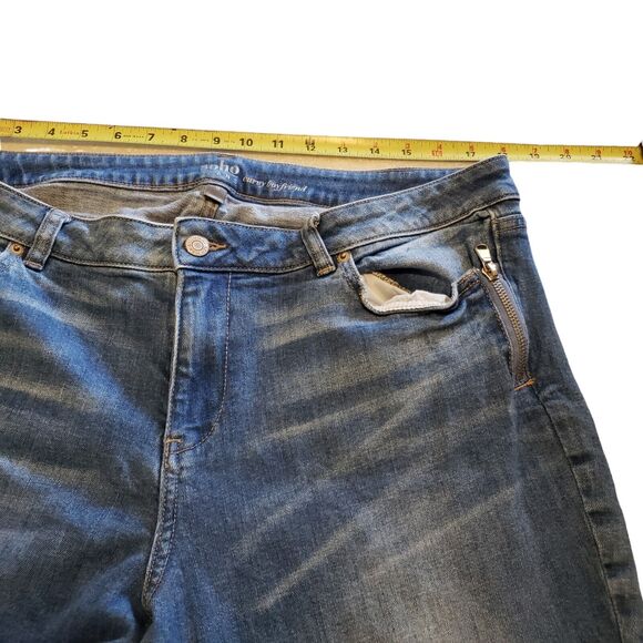 SOHO Distressed Curvy Boyfriend Stretch Cropped Jeans Size 16 Women - Picture 2 of 8